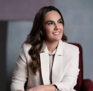 Dra. Thaís Oliva, pediatra e cliente da ZYX Marketing